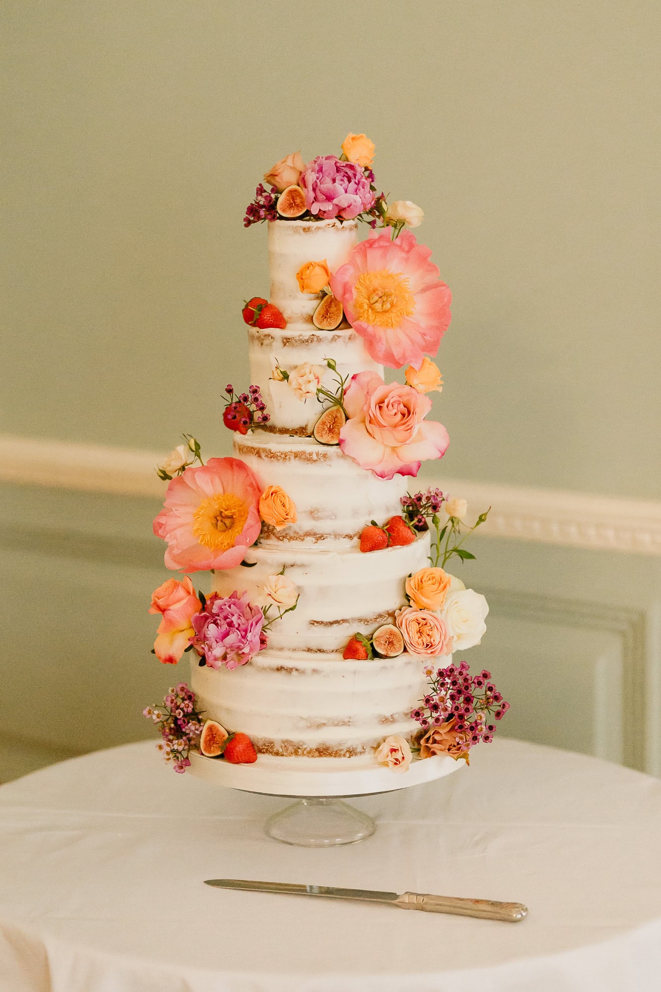 The wedding cake, a masterpiece of elegance, graces the setting of The Small Drawing Room at Dartmouth House.